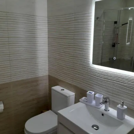 Lovely 1-bedroom Penthouse With Bbq Area * Qala