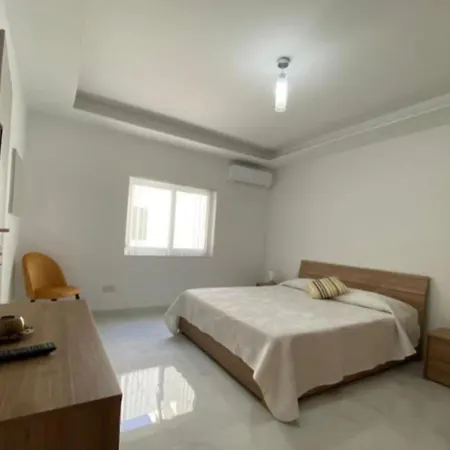 Apartament Lovely 1-bedroom Penthouse With Bbq Area